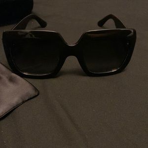 Womens AUTHENTIC black GUCCI sunglasses